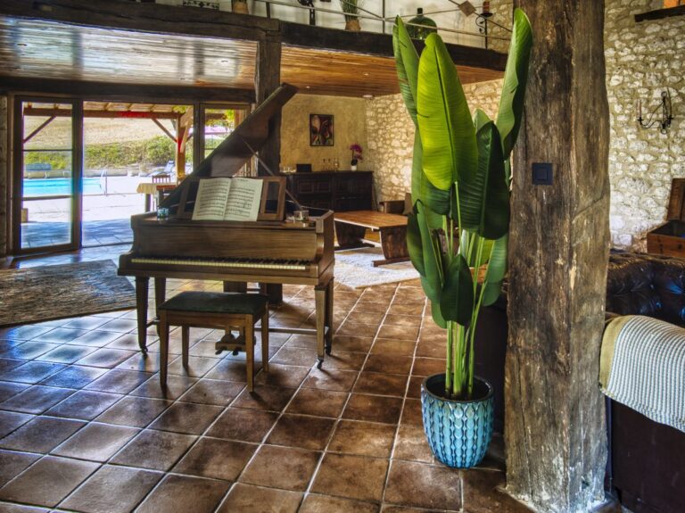 EU250806002_HDR